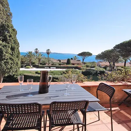 3 Face A La Avec Superbe Vue Et Piscine Dans La El Cantarello - Maxime * Sainte-Maxime